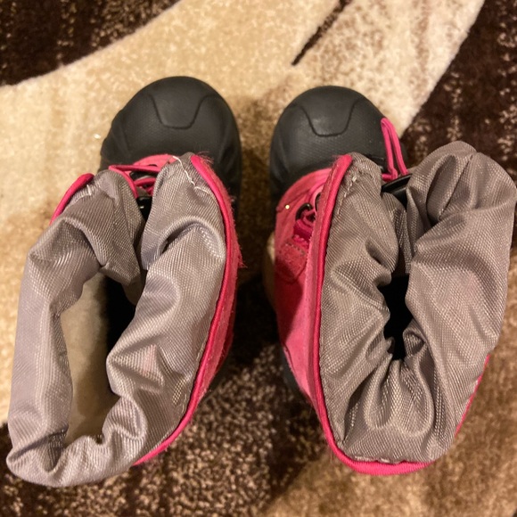 Girls Waterproof Ugg Boots - Picture 2 of 4